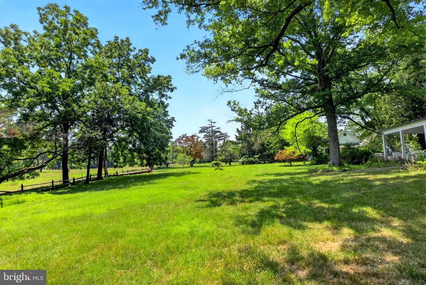 6693 Groveland Road photo 31