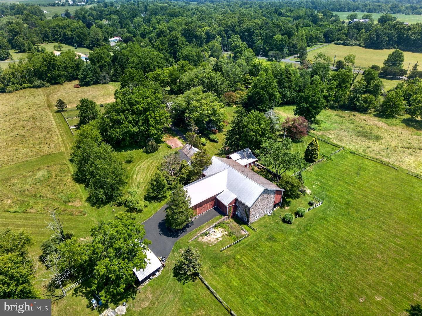 6693 Groveland Road photo 37