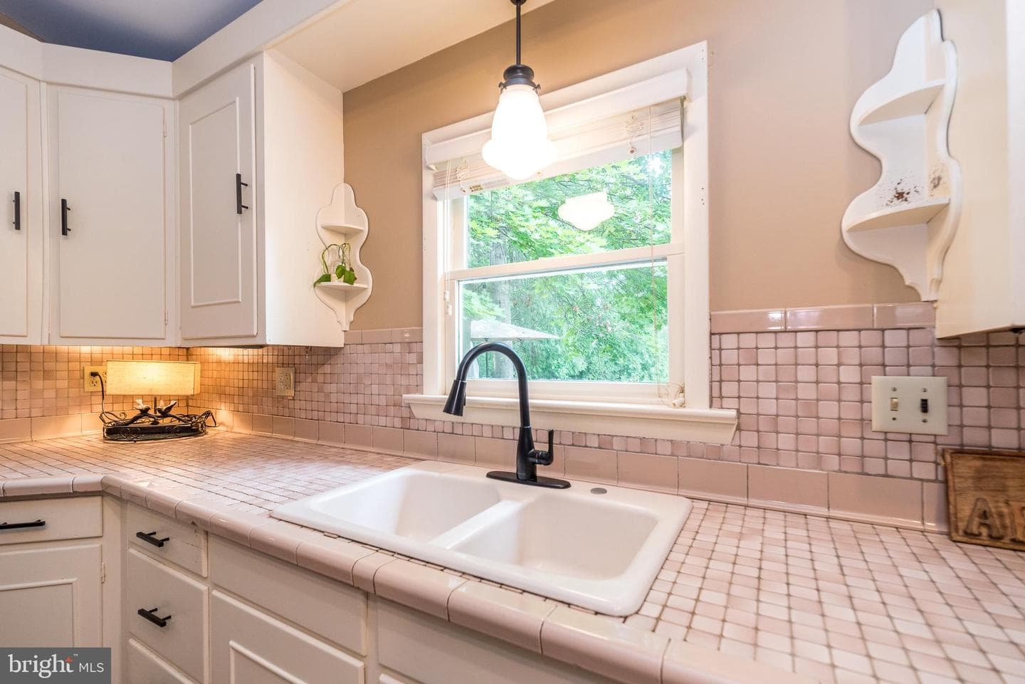 65 Mathews Avenue photo 26