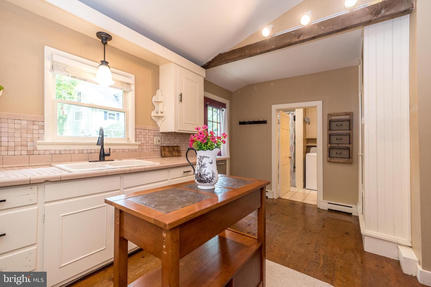 65 Mathews Avenue photo 27