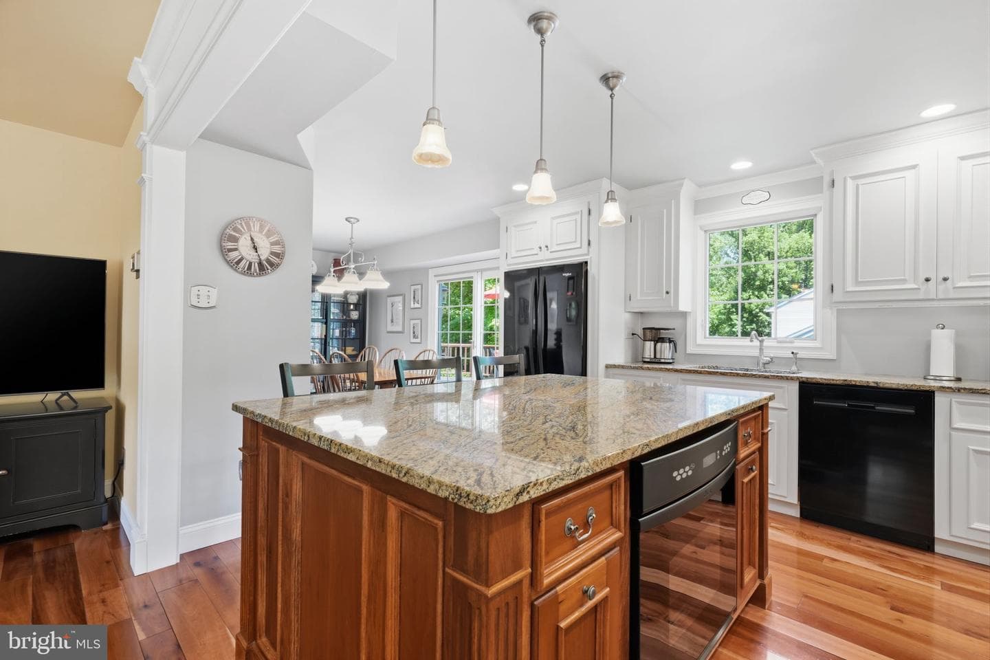 275 Aspen Road photo 9