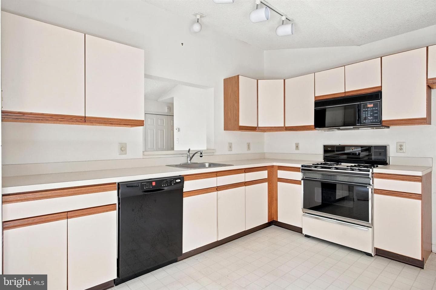 1652 Covington Road photo 8