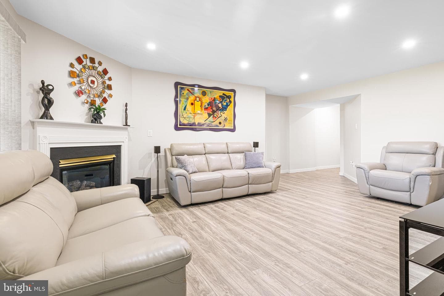 706 Julian Drive W #W photo 4