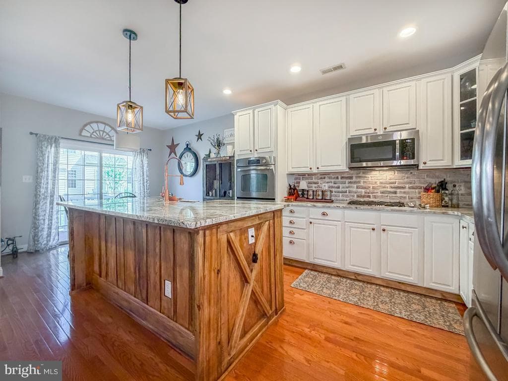 2410 Rosemont Terrace photo 6