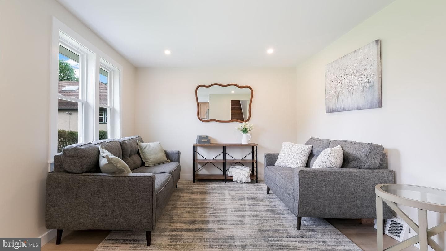518 Avenue F photo 5