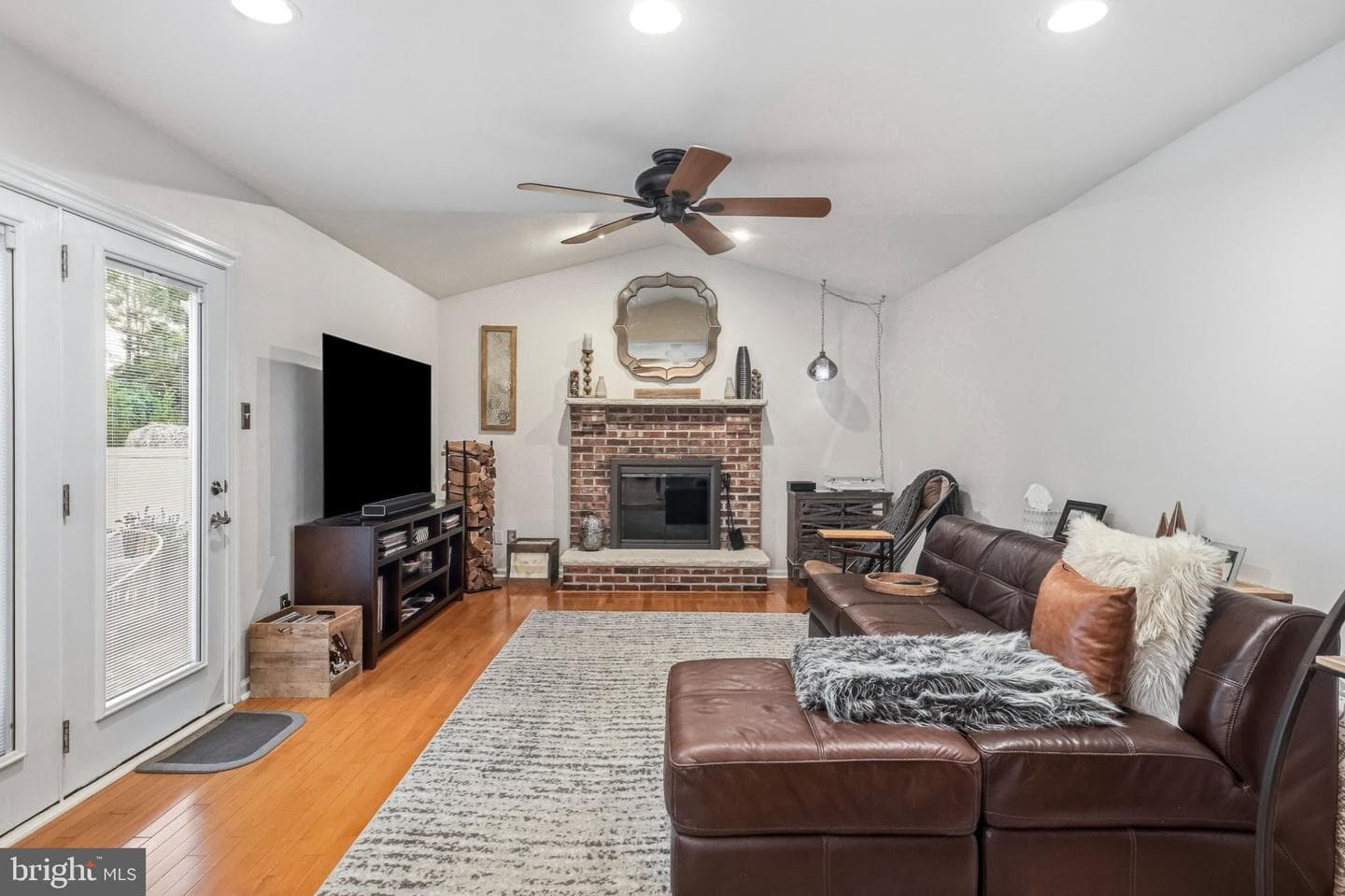 2134 W Wellington Road photo 11