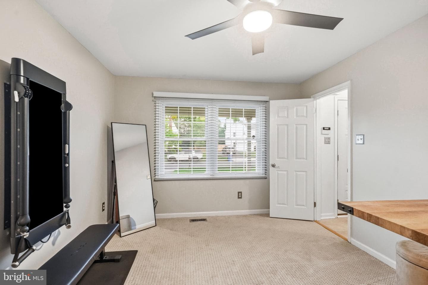 2134 W Wellington Road photo 17