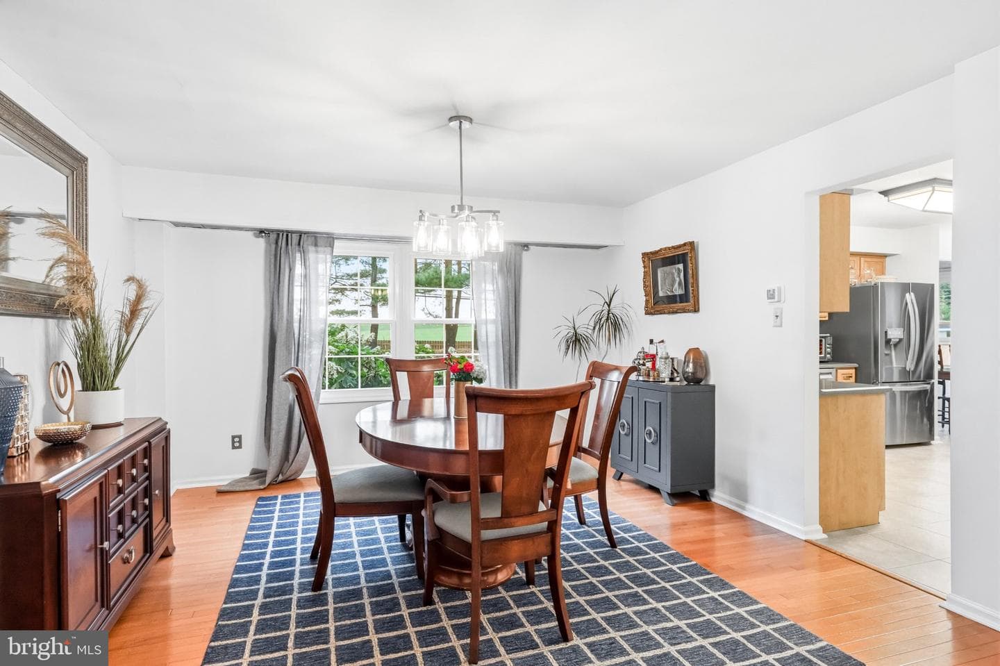 2134 W Wellington Road photo 8