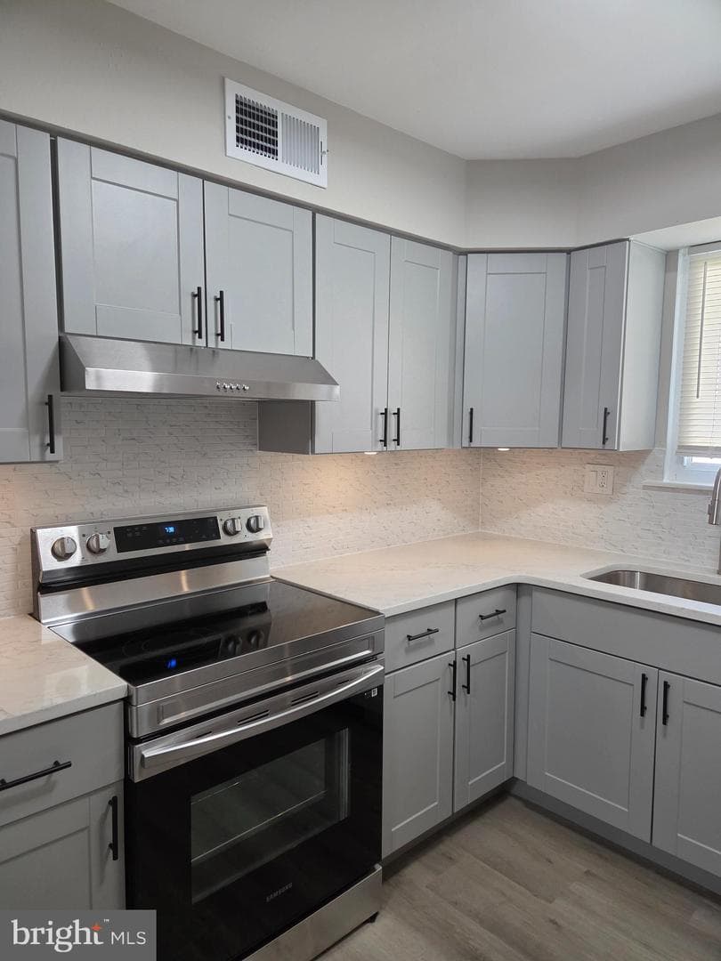 5063 Sayer Court photo 3