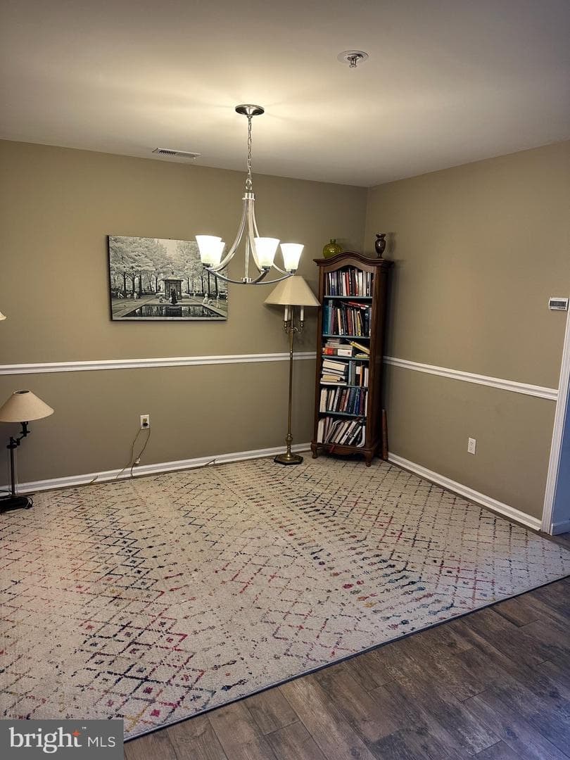 203 Oaktree Court photo 6