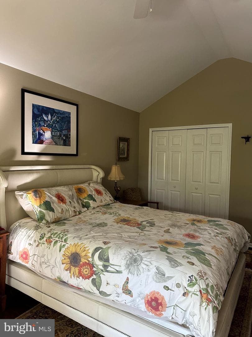 203 Oaktree Court photo 9