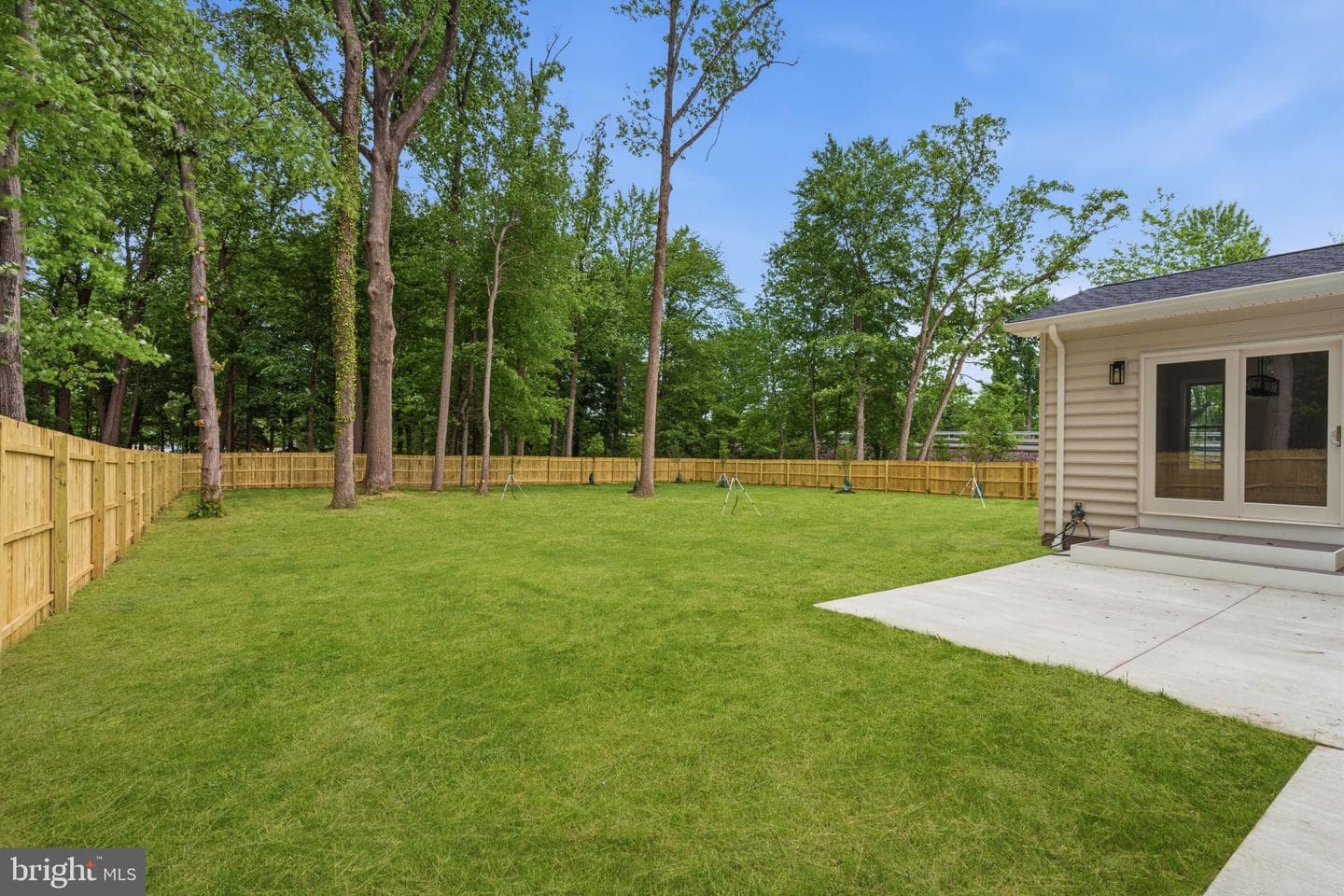 151 E Highland Avenue photo 33