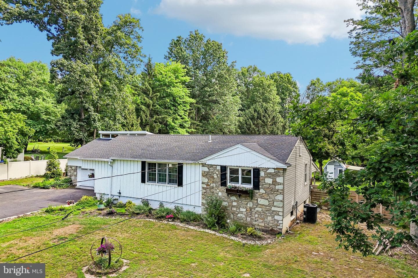 2129 Herblew Road photo 3