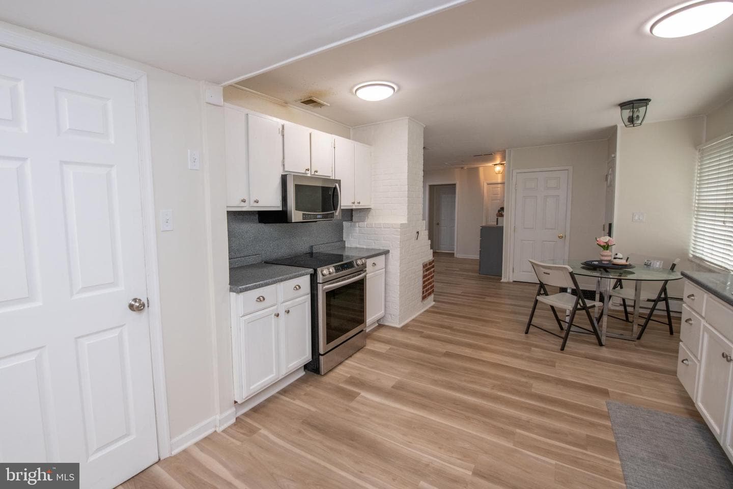 51 Serpentine Lane photo 5