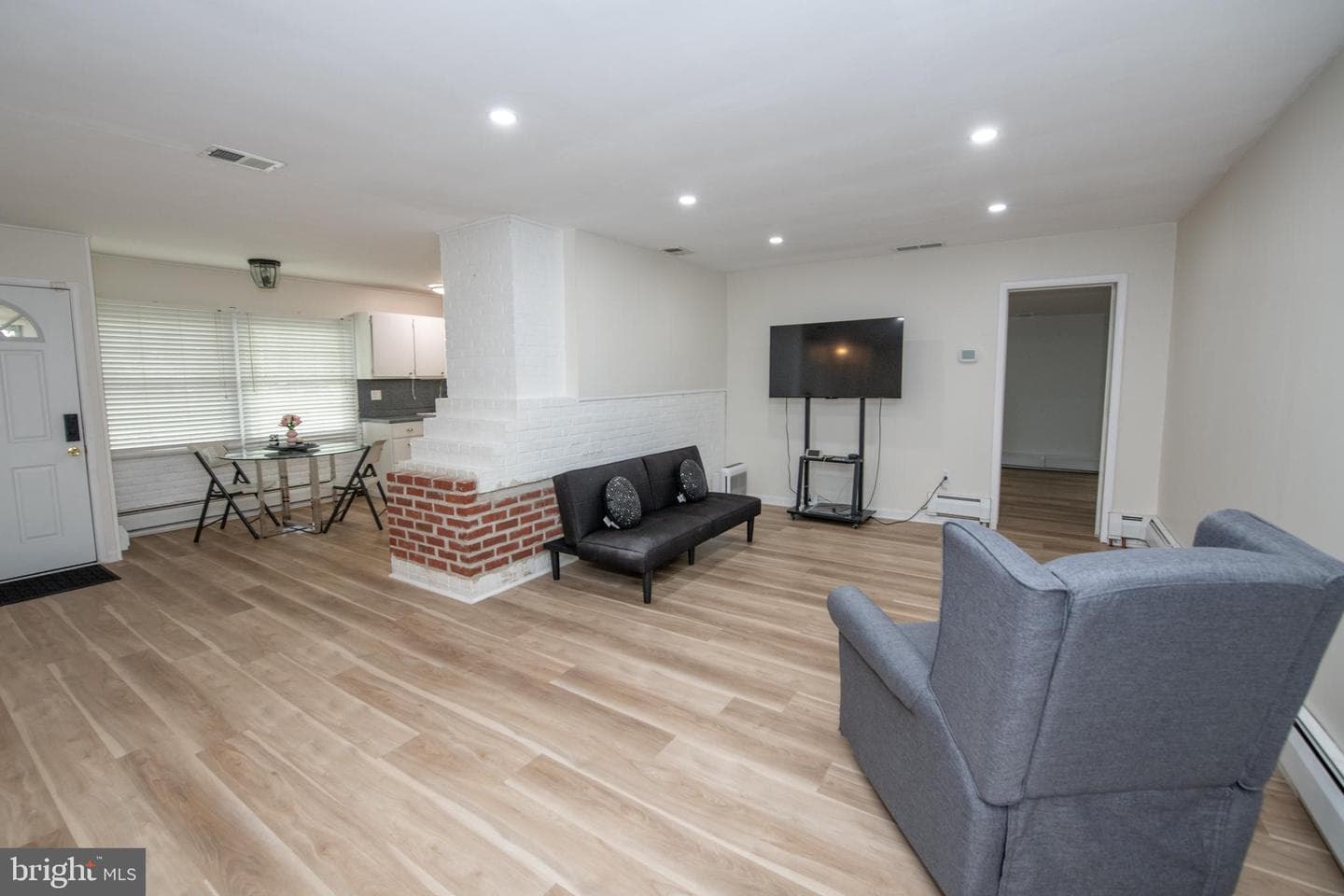 51 Serpentine Lane photo 8