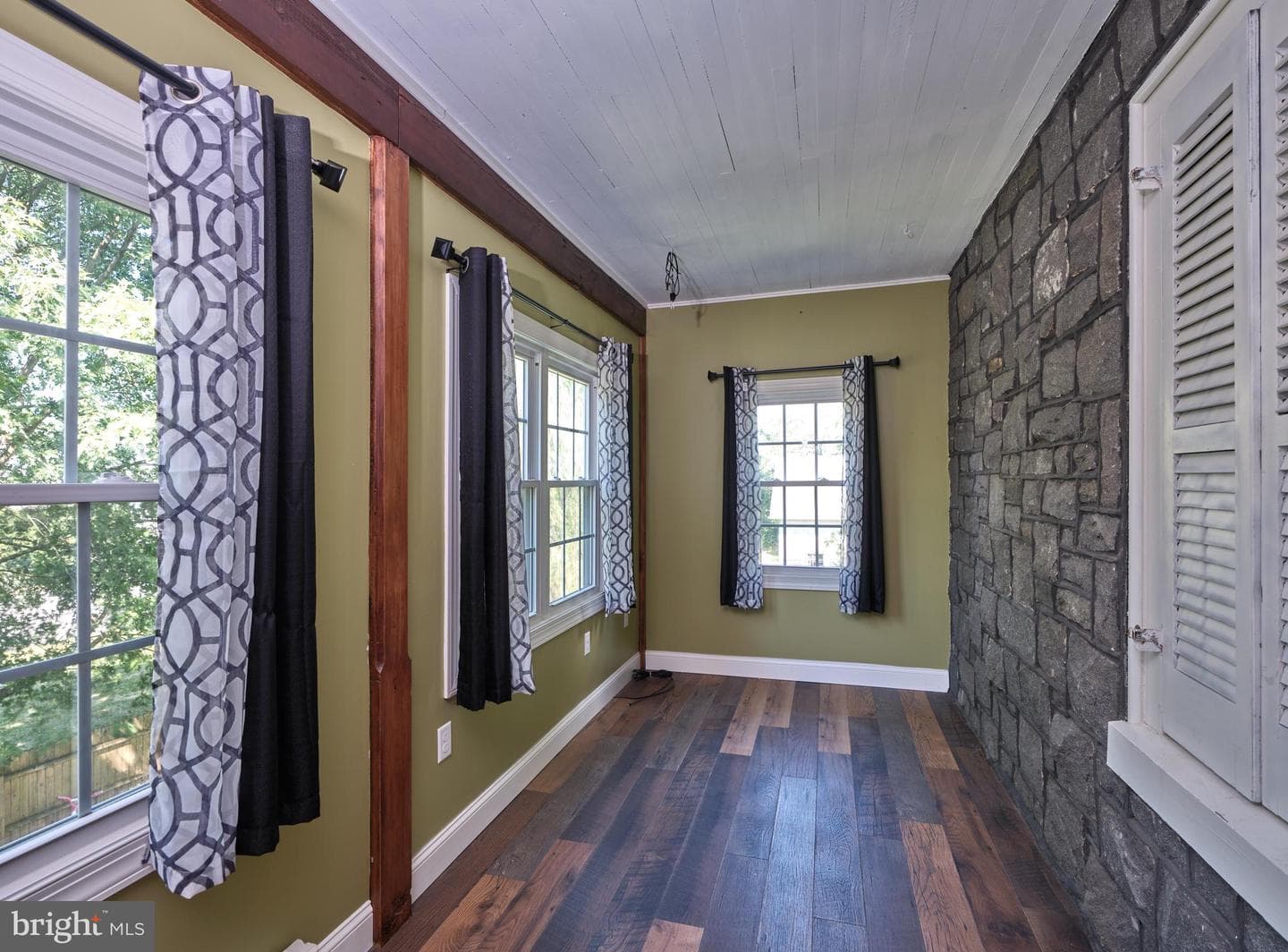 111 E Broad Street photo 19