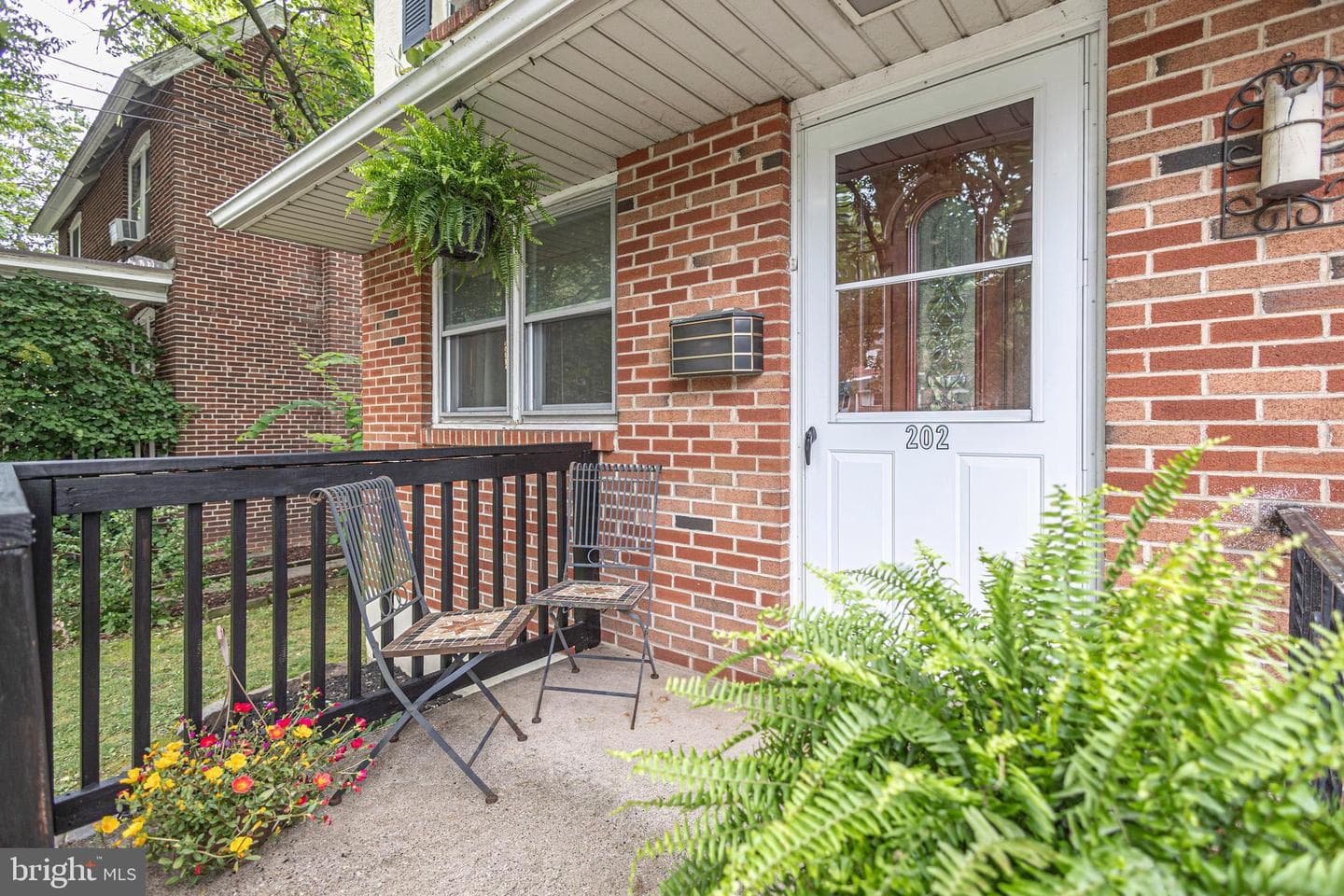 202 Shewell Avenue photo 3