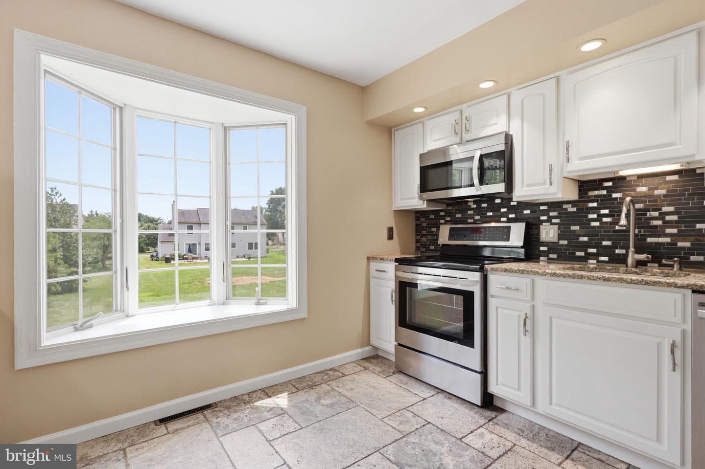 572 Sterling Street photo 21