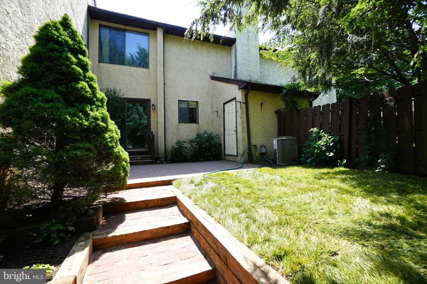 88 Palace Court photo 44