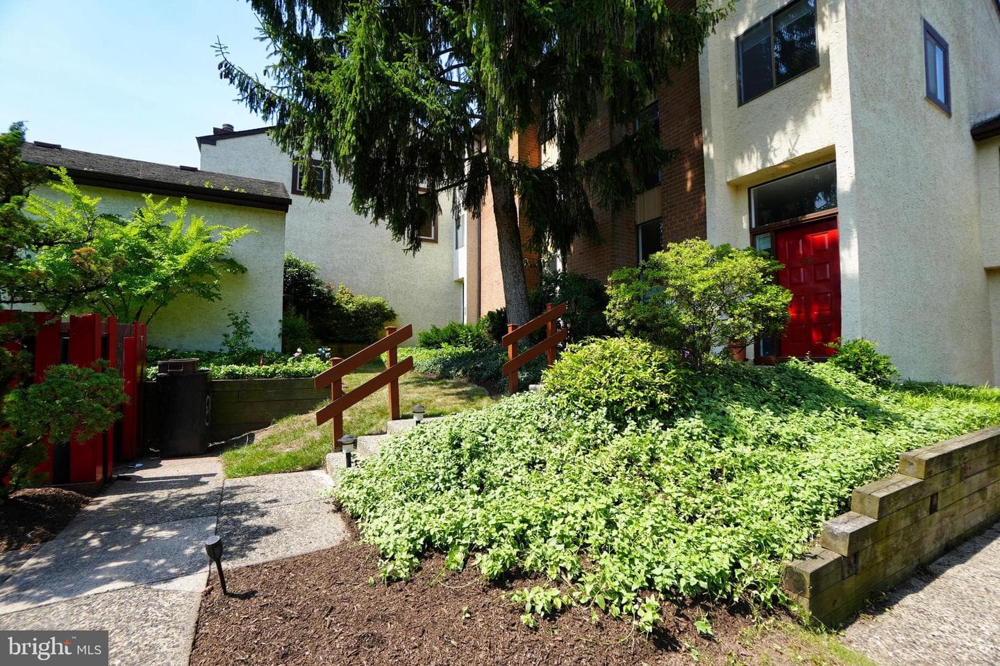 88 Palace Court photo 45