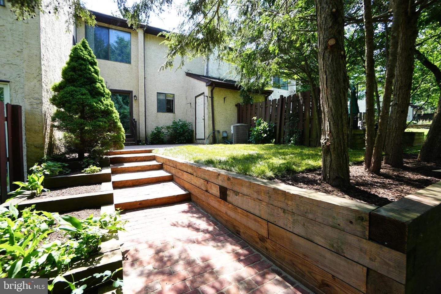 88 Palace Court photo 52