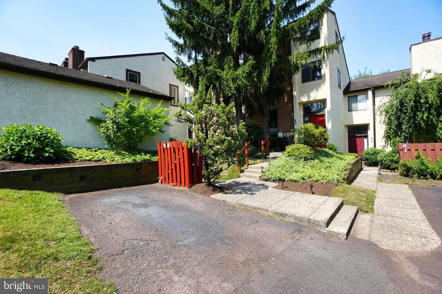 88 Palace Court photo 54