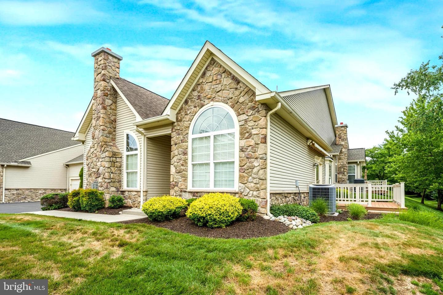 282 Willow Drive photo 3