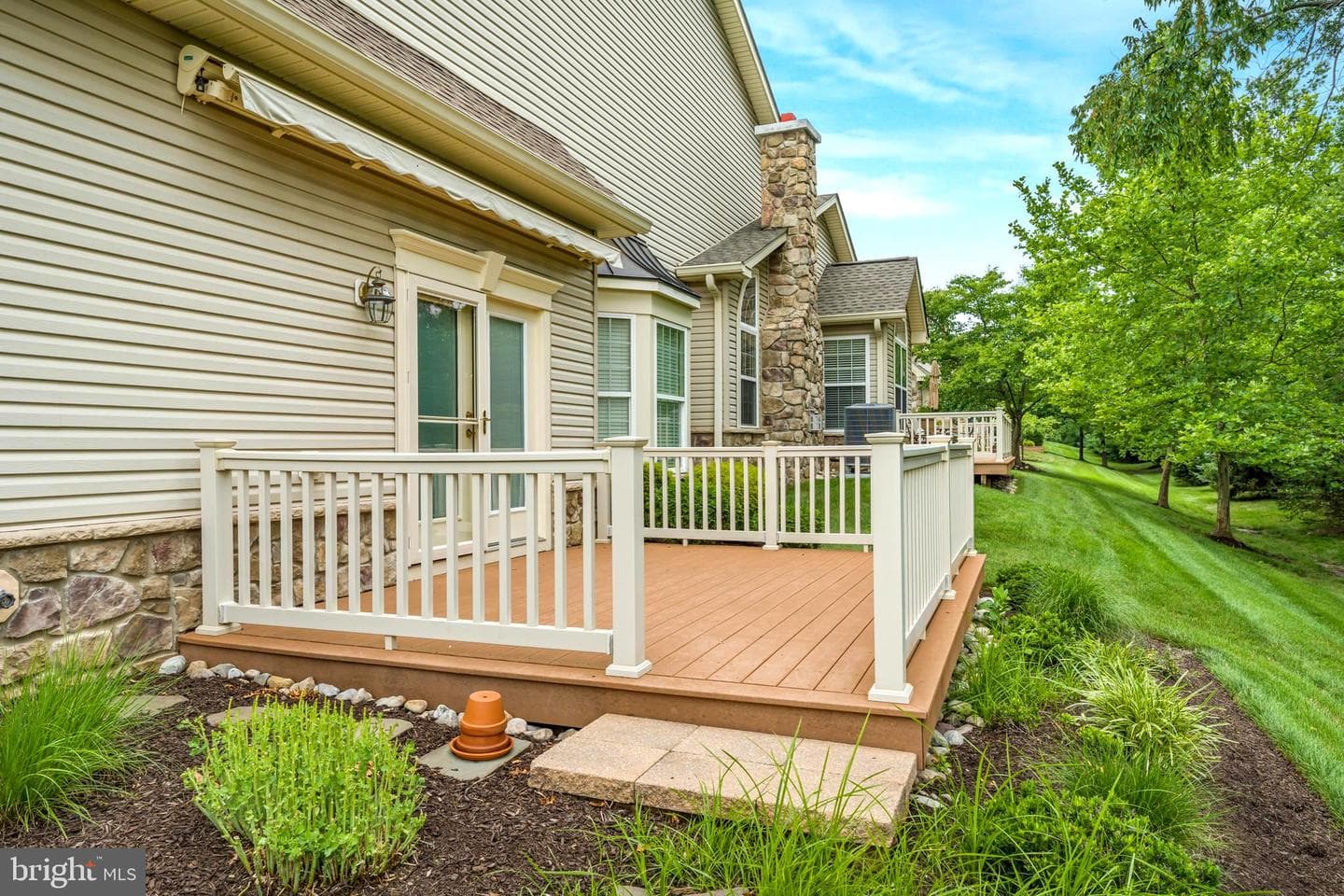 282 Willow Drive photo 4