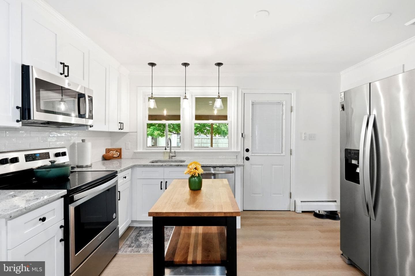 135 Longshore Avenue photo 3