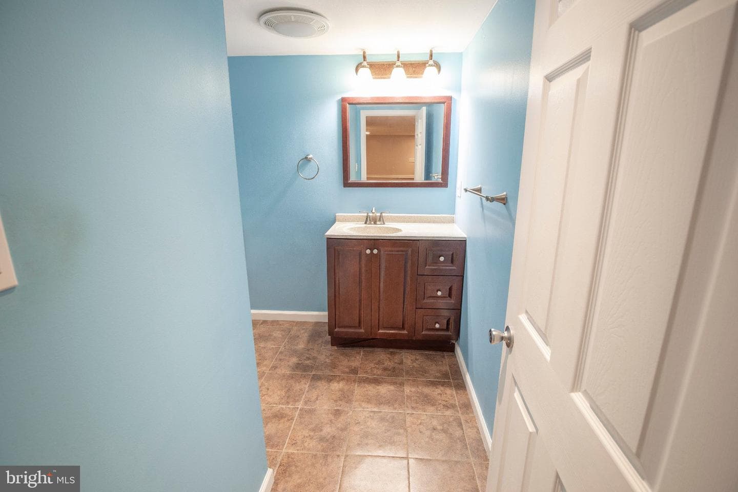 772 Clifford Street photo 36