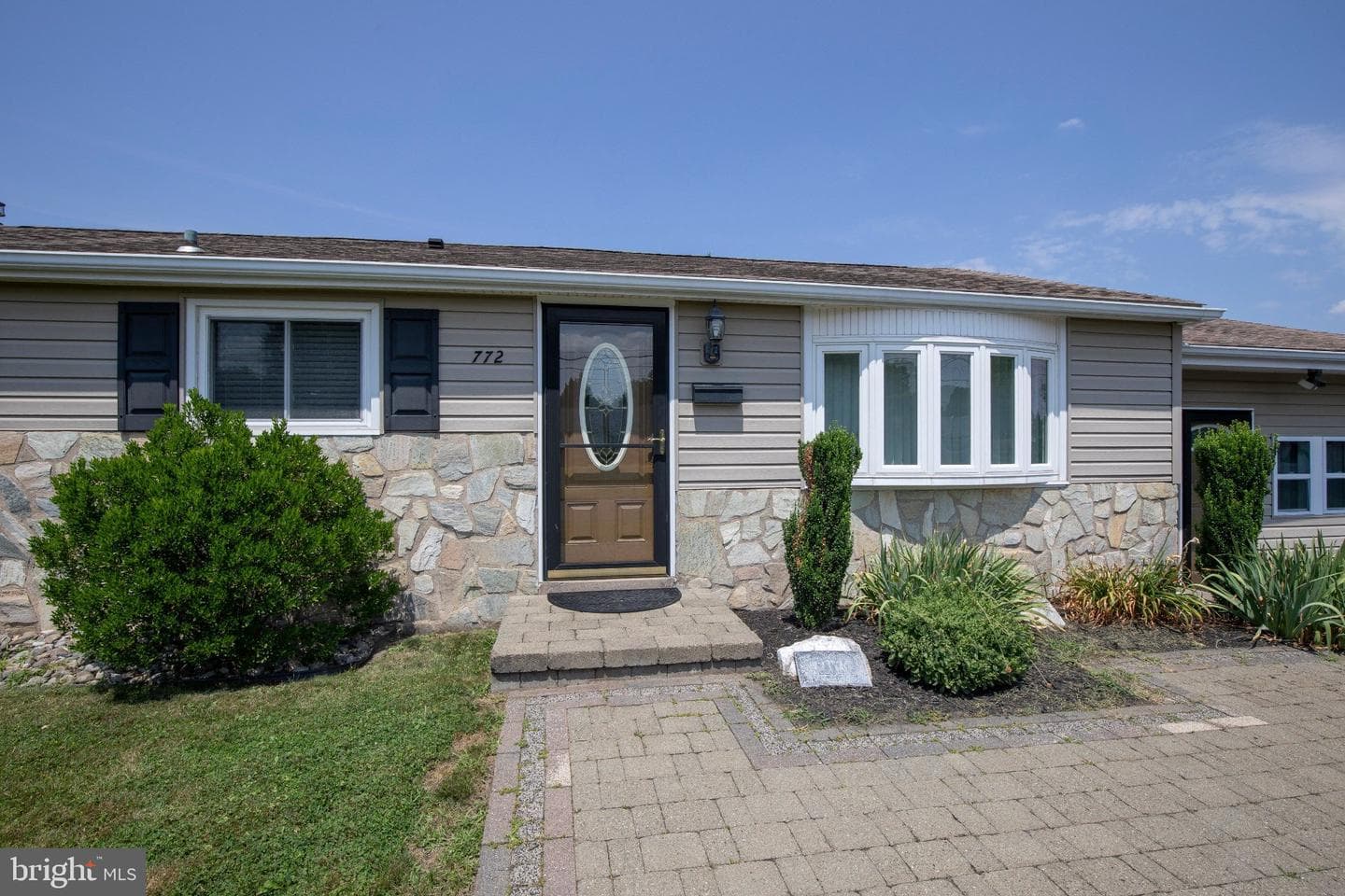 772 Clifford Street photo 4