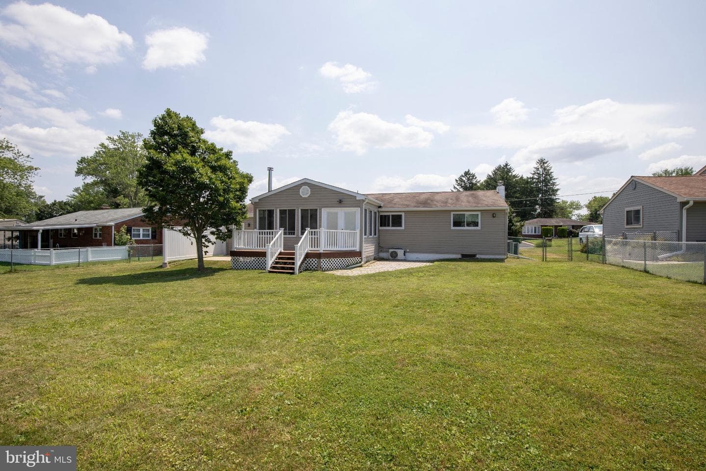 772 Clifford Street photo 61