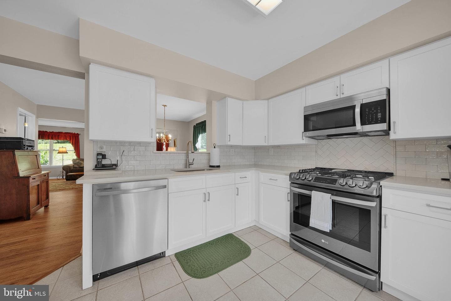 4582 Louise Saint Claire Drive photo 5