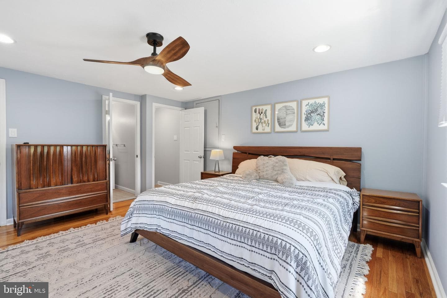 686 Cheryl Drive photo 27