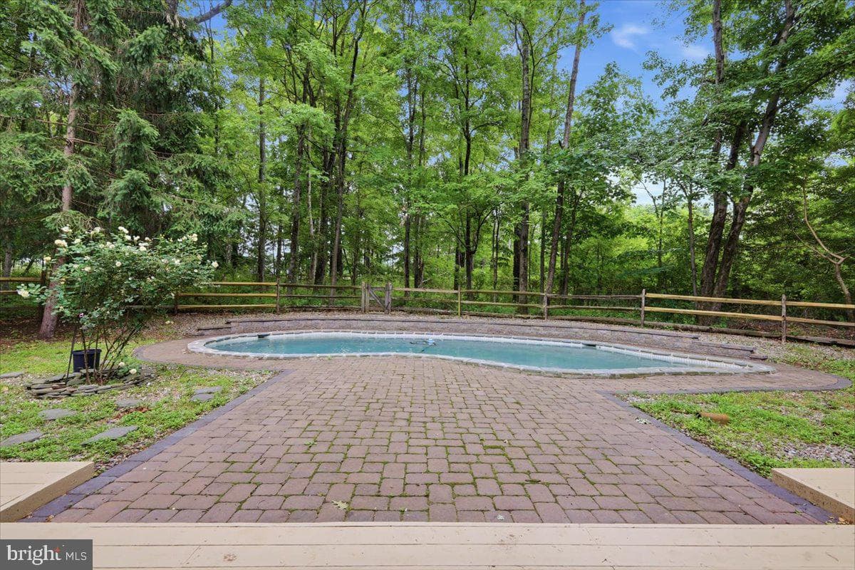 1 Turnberry Way photo 37