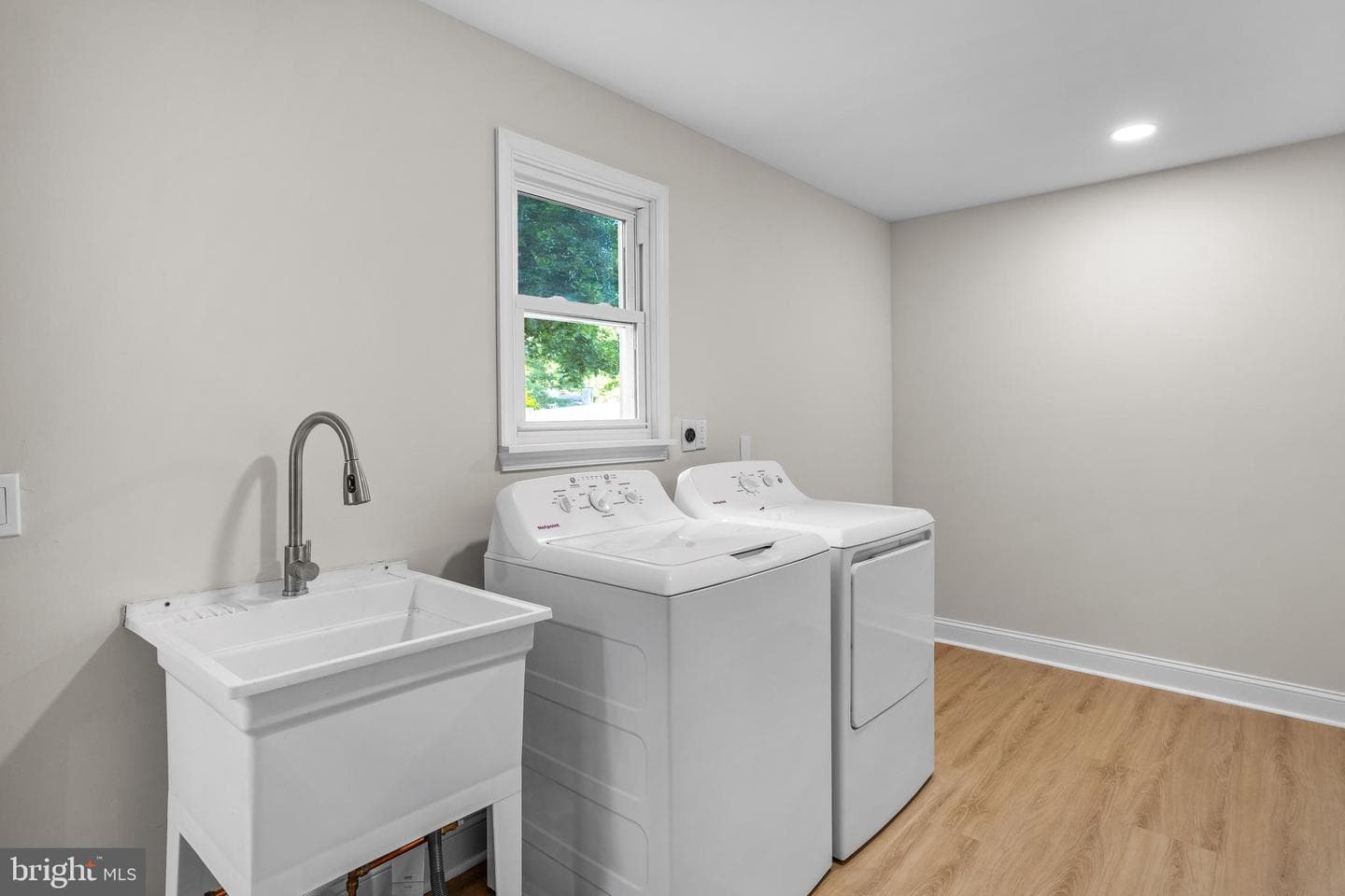 682 Woodlyn Drive photo 22