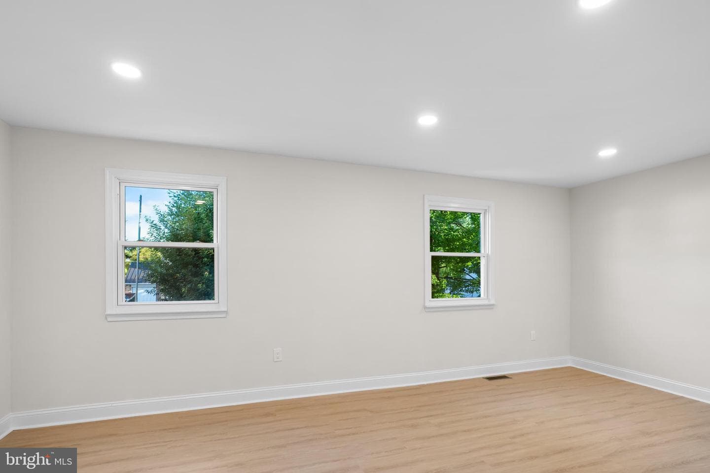 682 Woodlyn Drive photo 24