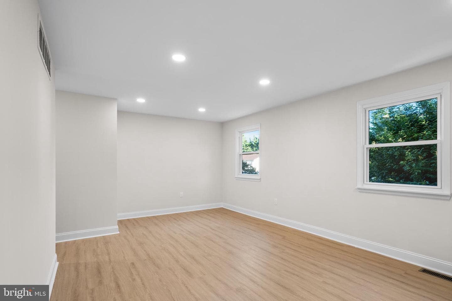 682 Woodlyn Drive photo 25