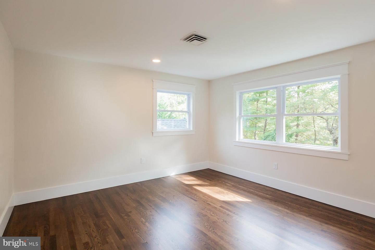 908 W Walnut Street photo 31