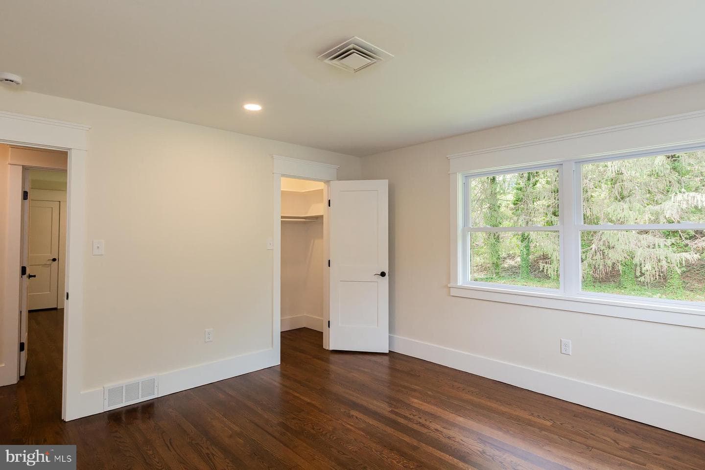 908 W Walnut Street photo 38