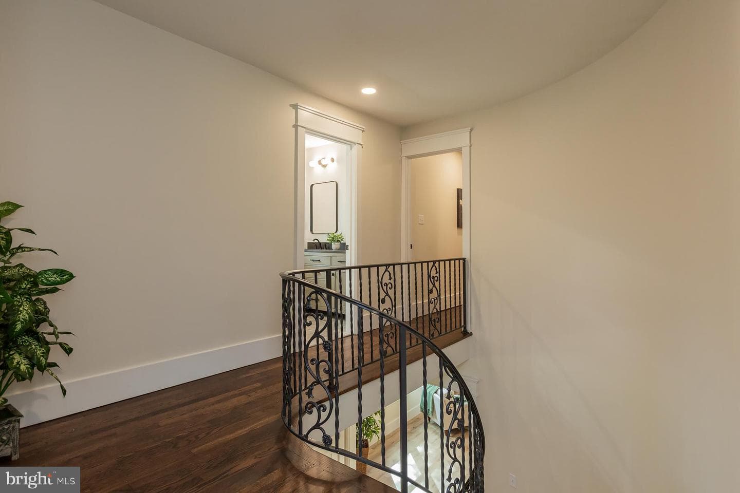 908 W Walnut Street photo 64