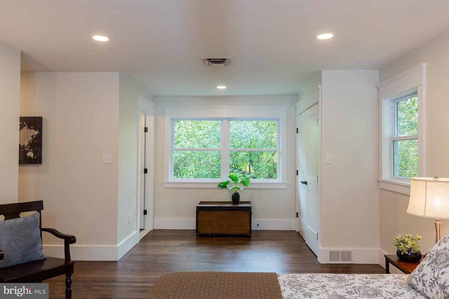 908 W Walnut Street photo 72