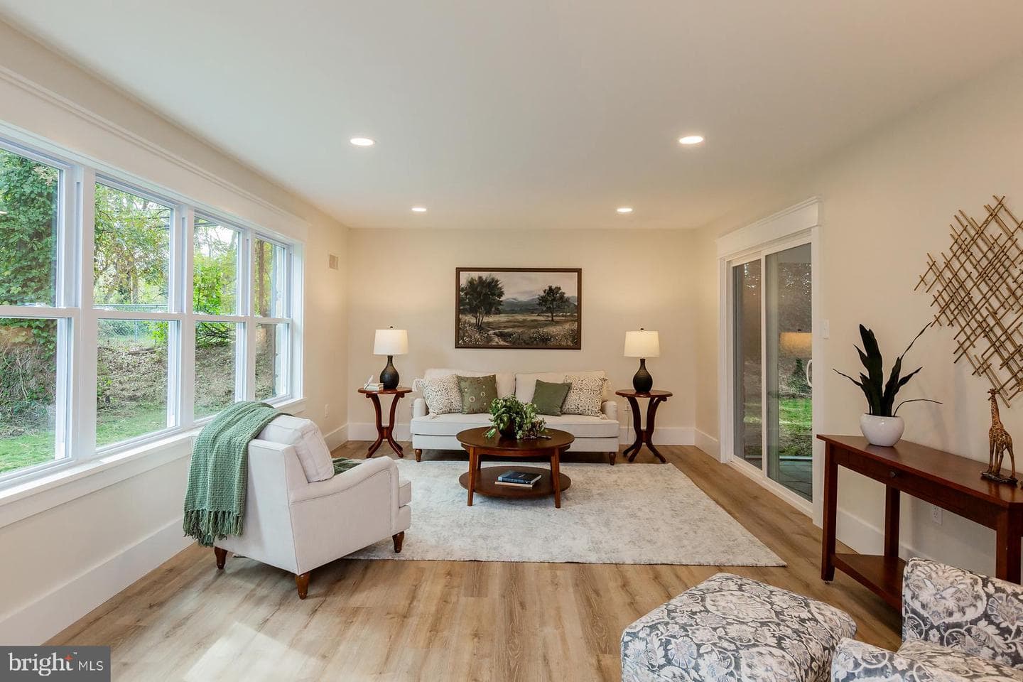 908 W Walnut Street photo 95