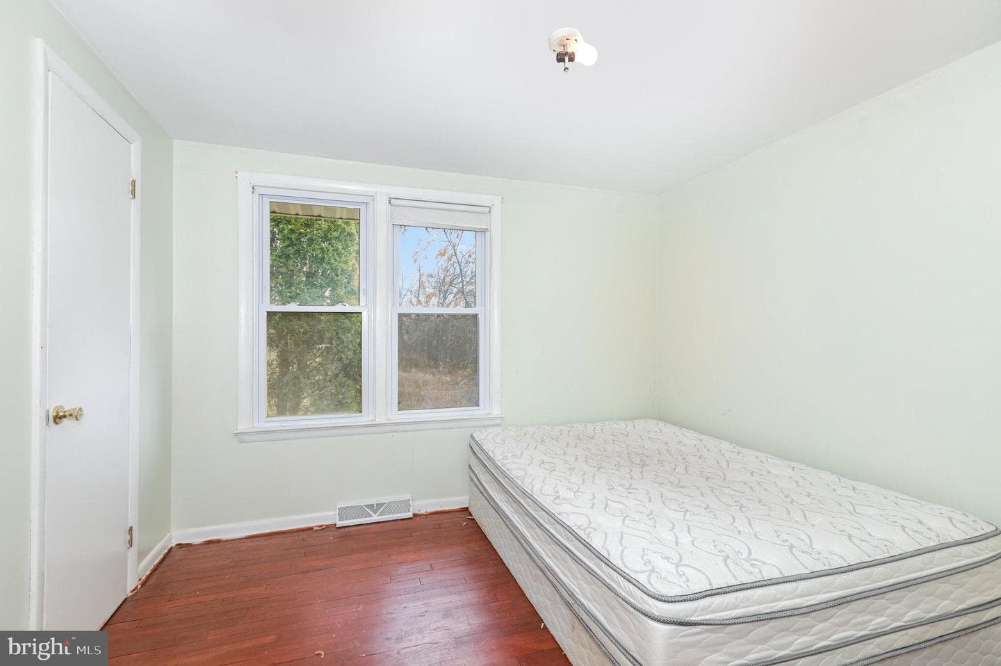 93 Beard Road photo 10