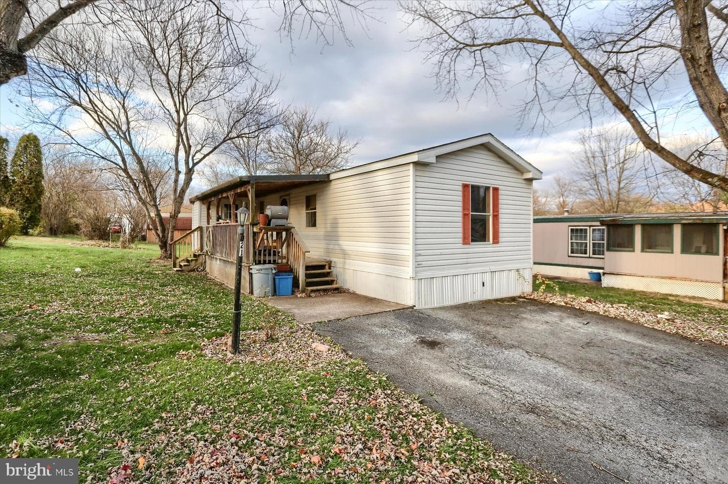 21 Walnut Lane photo 2