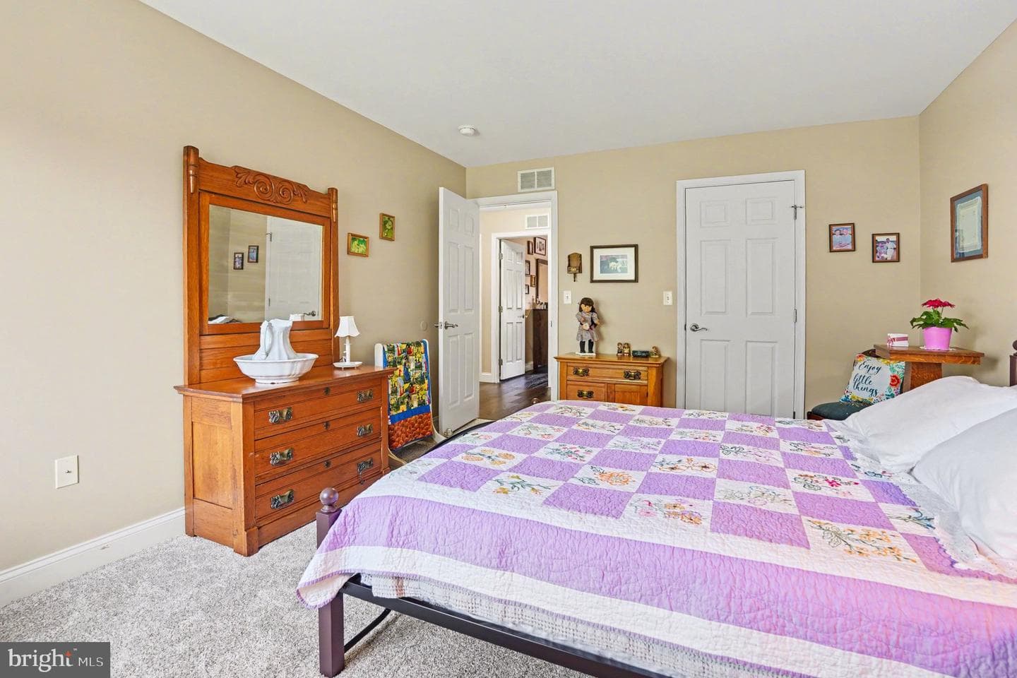 142 Ashford Way photo 19