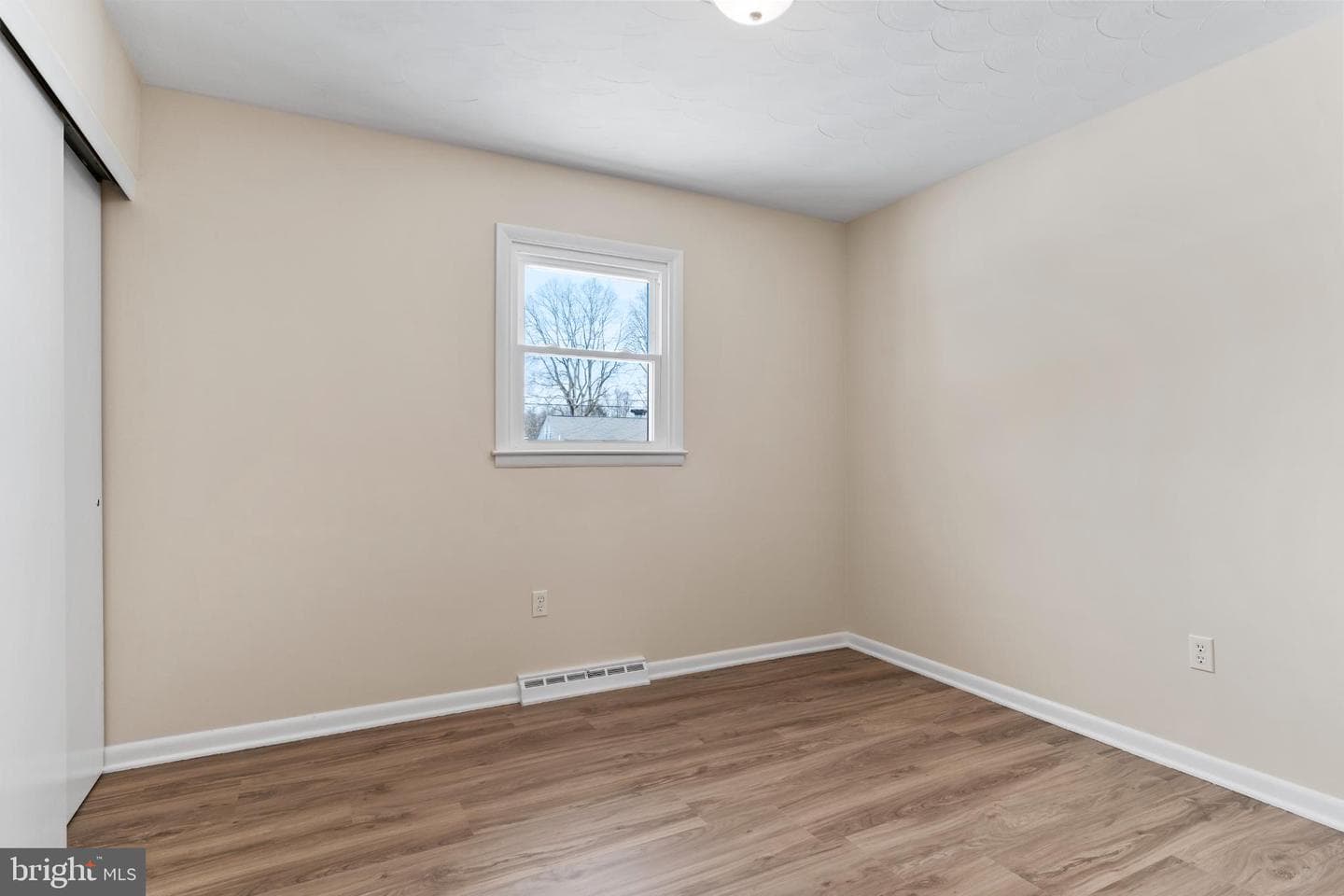811 W Keller Street photo 18