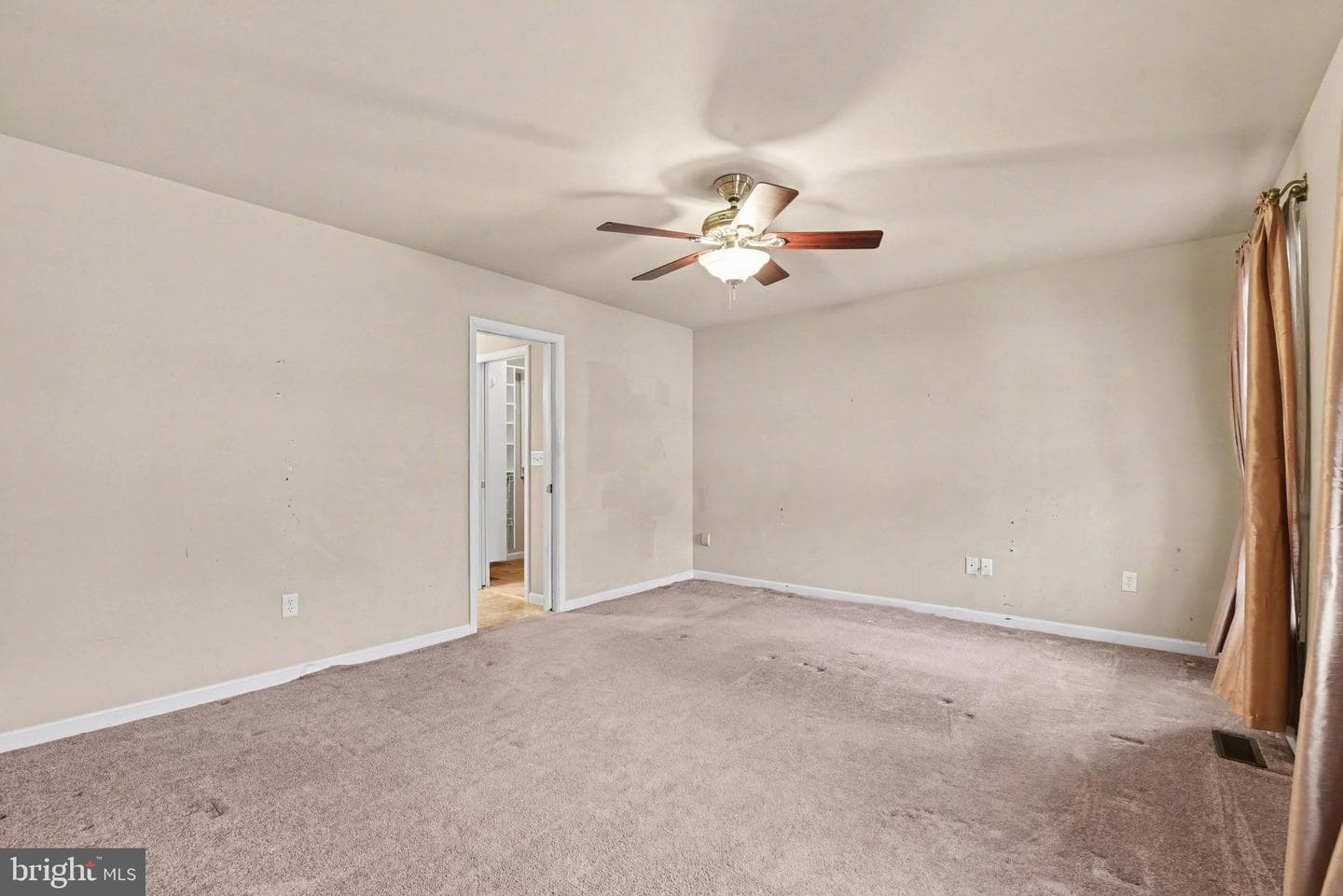 127 Coventry Drive photo 14
