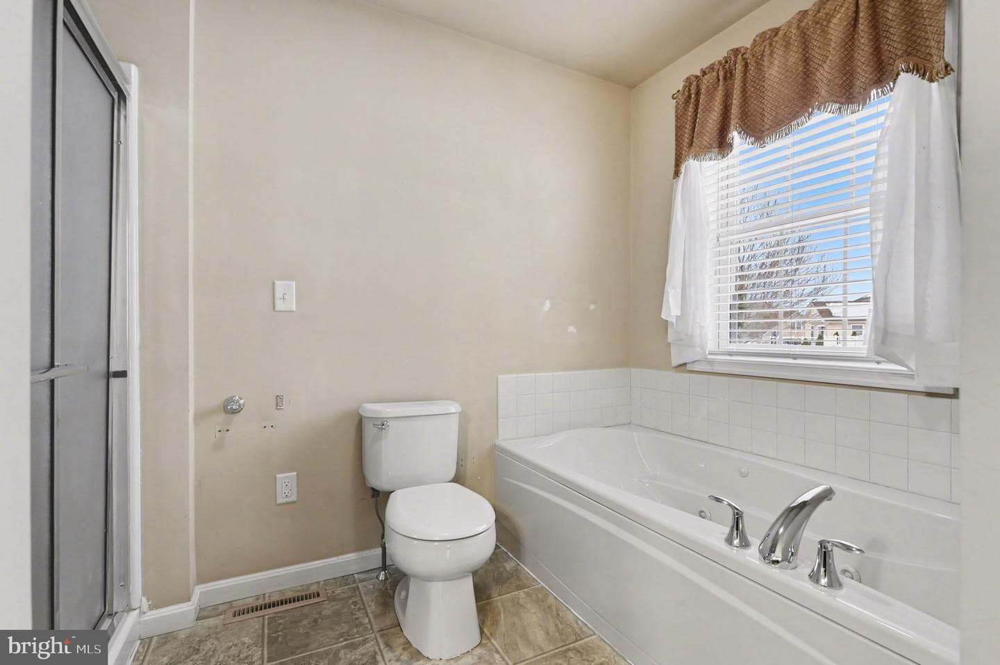 127 Coventry Drive photo 18