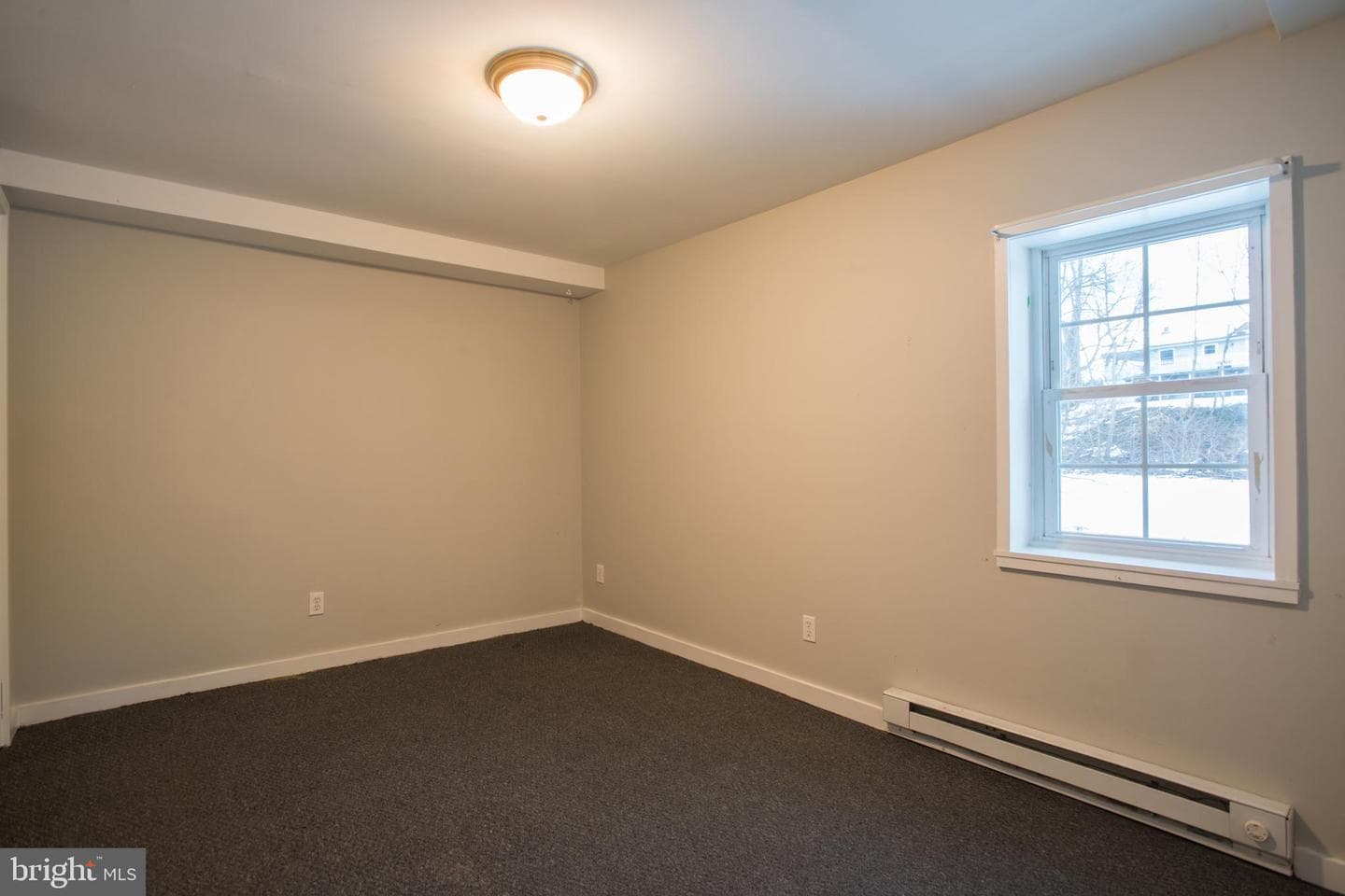 99 E Perry Street photo 12